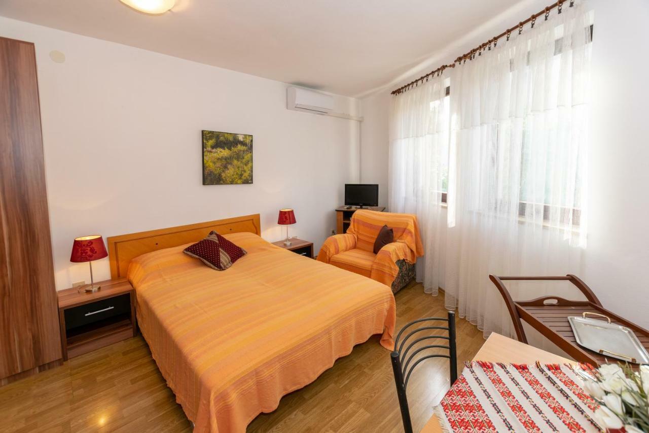 Apartments Mirjana Πούλα Εξωτερικό φωτογραφία