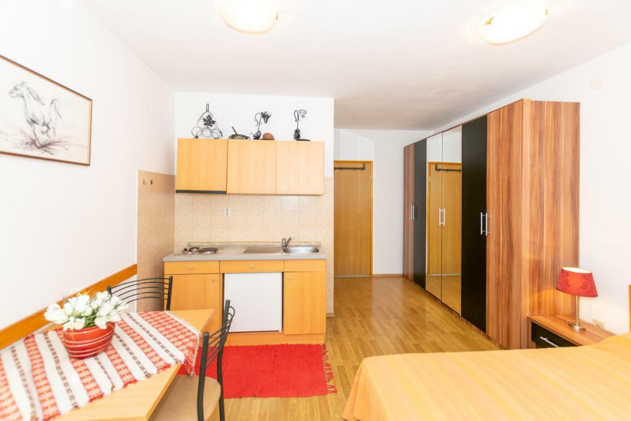 Apartments Mirjana Πούλα Εξωτερικό φωτογραφία