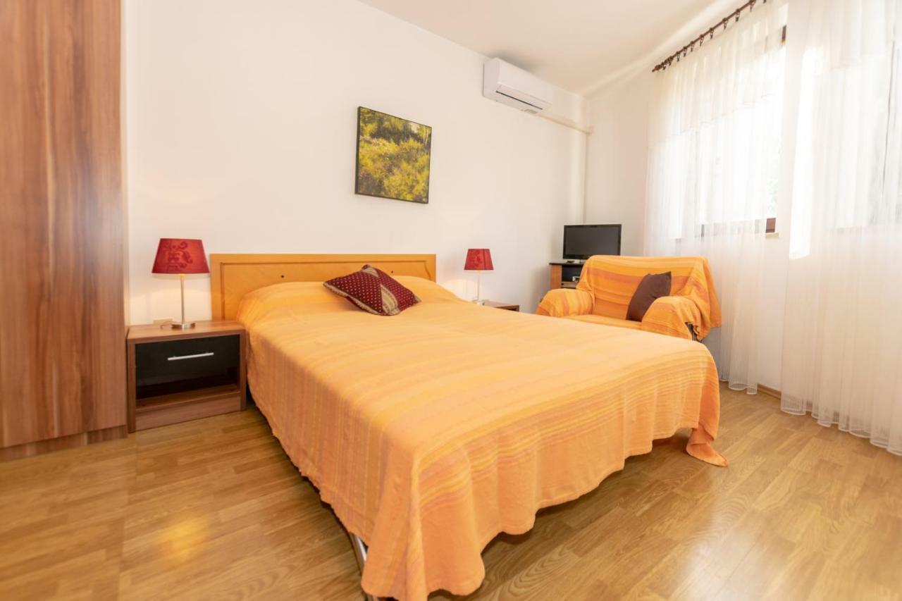 Apartments Mirjana Πούλα Εξωτερικό φωτογραφία